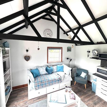 Saving Grace With Private Hot Tub Villa Bawdeswell ภายนอก รูปภาพ