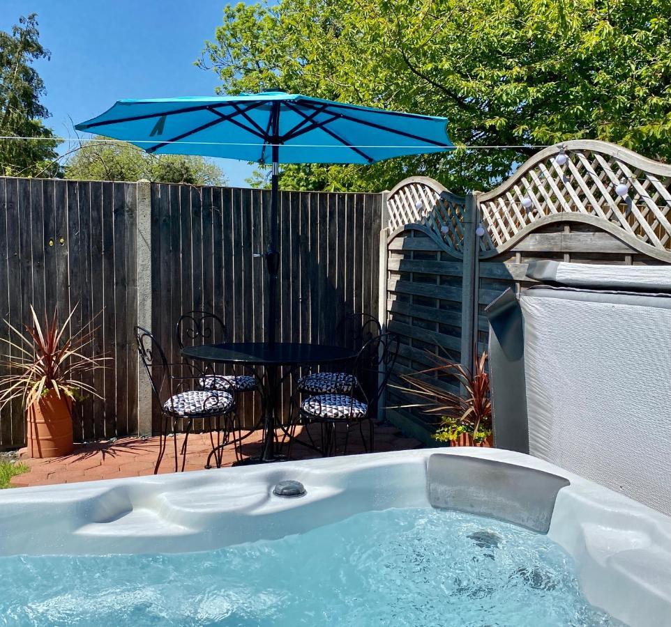 Saving Grace With Private Hot Tub Villa Bawdeswell ภายนอก รูปภาพ
