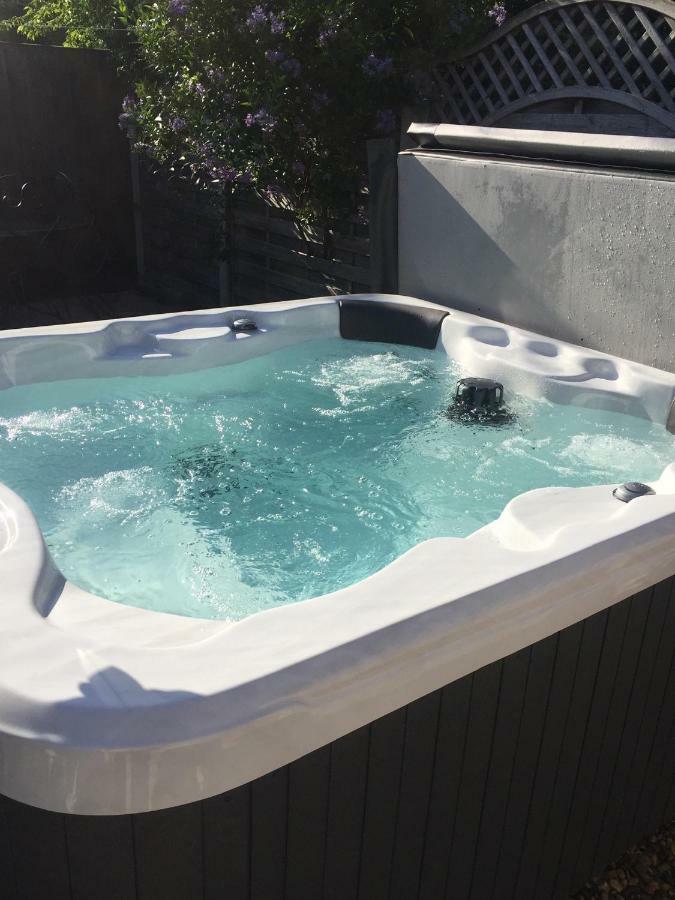 Saving Grace With Private Hot Tub Villa Bawdeswell ภายนอก รูปภาพ